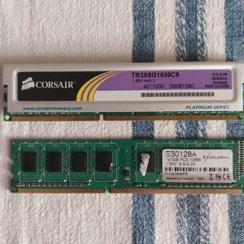 Kingston DDR3 RAM memory pack of 5 pieces 1 GB and 2 GB used