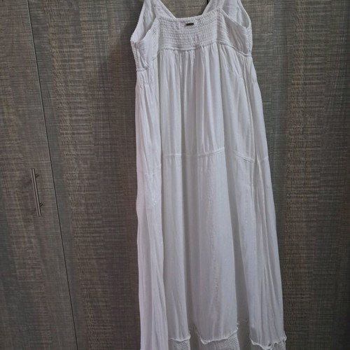 Long white dress with embroidery, lining and adjustable straps BSB like new