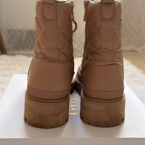Guess nude leather boots like new, size 39, beige