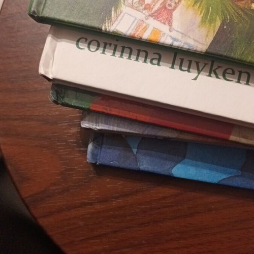 Children's books like new, pack of 3