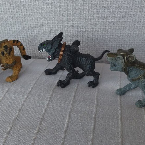 Action figures used, set of 3