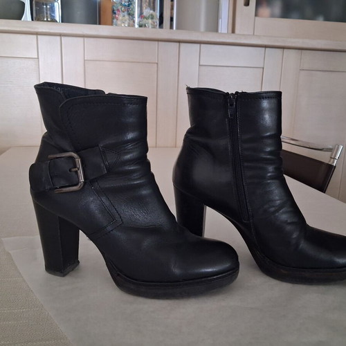 Leather ankle boots used, size 40, made in Spain, black