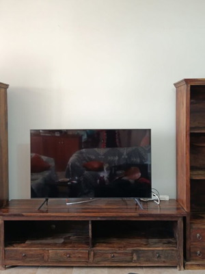 Σύνθετο σαλονιού vintage μεταχειρισμένο με τραπεζάκι και γραφείο από ξύλο τικ