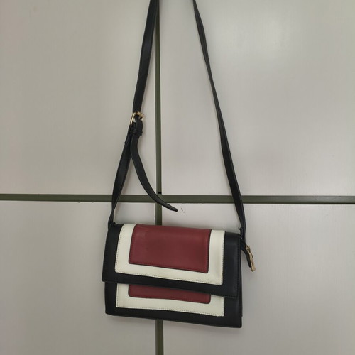 Shoulder bag with adjustable strap, black and red