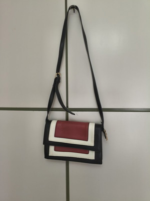 Shoulder bag with adjustable strap, black and red