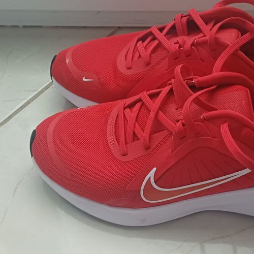 Nike Quest 5 women's athletic shoes like new, red, size 40.5
