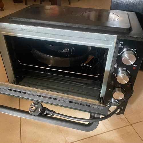 Morris MEO4820C cooker with 2 hotplates and oven, used