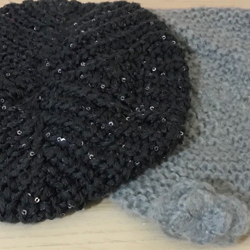 Knitted berets used, pack of 2, black and gray