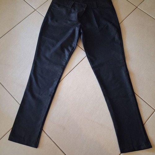 Access black pants like new with details on back pockets