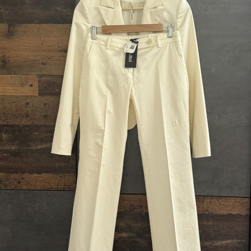 Toi&Moi women's beige suit set new with tags