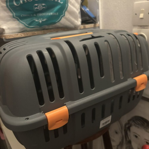 Pet carrier like new, up to 3kg