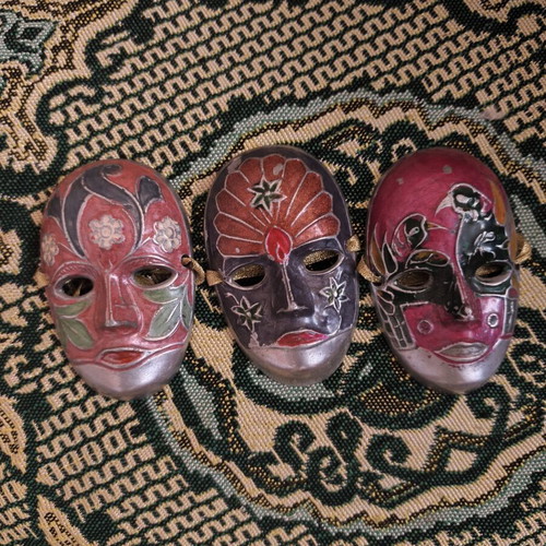 Set of 3 decorative masks
