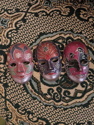 Set of 3 decorative masks