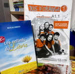 Jus d'Orange 1 A1 French learning book & Les enfants du Lièvre gift book