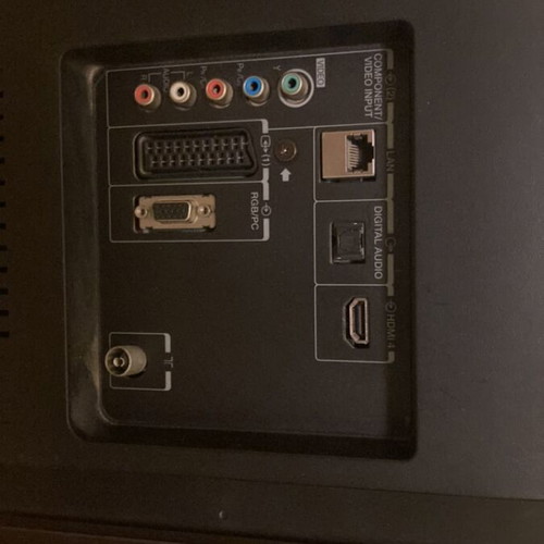 TOSHIBA 32-inch TV for repair or spare parts