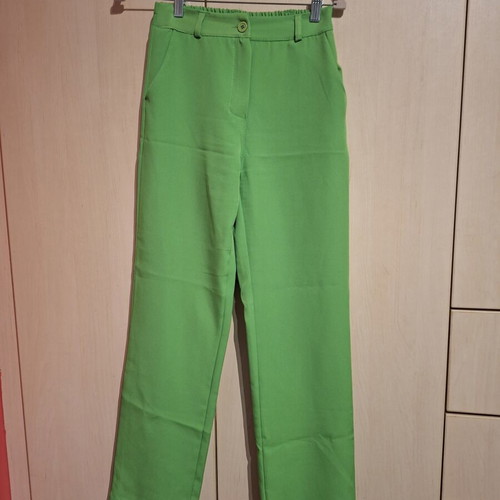 Green pants with elastic waist like new, size M