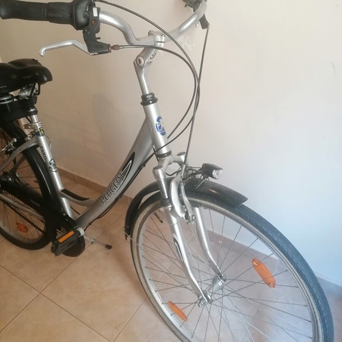 Peugeot Paris city bike used with 7005 aluminum frame and front suspension