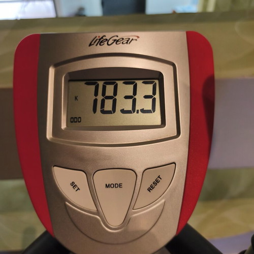 Elliptical machine like new with 783 km usage