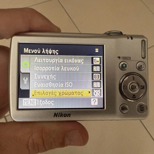 Nikon Coolpix S225 camera like new with full accessories