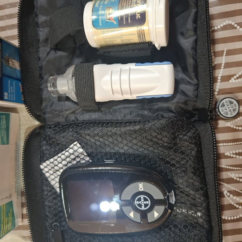 Bayer Contour Blood Glucose Meter like new with Microlet lancet device and case