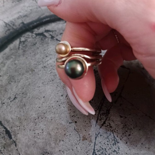 Silver gold-plated ring with pearls in excellent condition