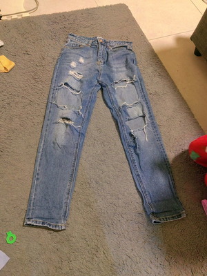 Stradivarius women's mom fit jeans XS like new, blue with rips