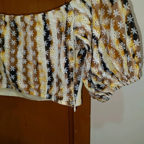 Off-shoulder crop top like new, multicolor, size Small with zipper