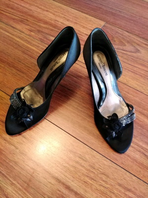 Artisti Romani satin shoe black with swarovski and flower like new