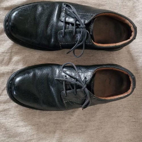 Clarks leather shoes lightly used, size 42