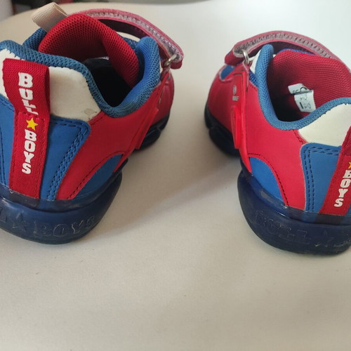 Bull Boys athletic shoes size 31 like new, blue and red