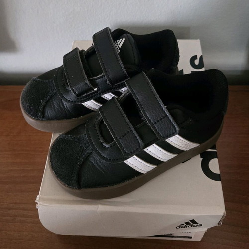 Adidas boys' shoes size 21 like new