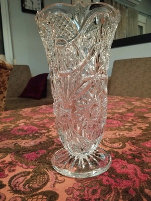 Vintage crystal vase like new with embossed designs
