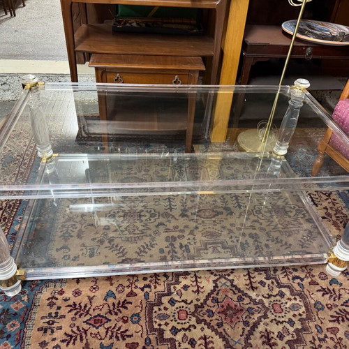 Plexiglass living room table like new with 2 glass levels