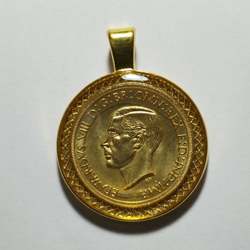 Gold-plated pendant with gold-plated Edward coin in glass coating