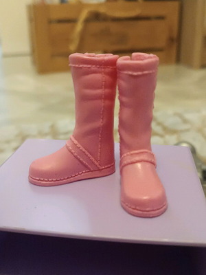 Barbie Pink Snowboots used