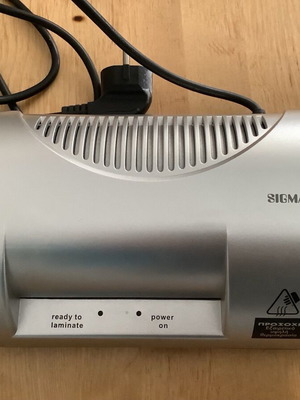 Уред за ламиниране в отлично състояние с ламиниращи фолиа