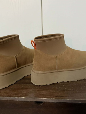 Ugg Australia boots like new, brown, size 41