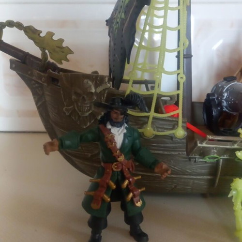 Chap Mai Pirate Ship with Two Pirate Figures used