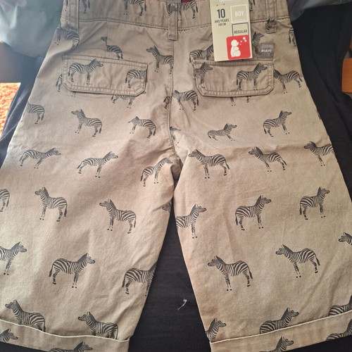 Package with 1 Zara vest 8-9 years, 1 new Orchestra shorts and 1 free t-shirt