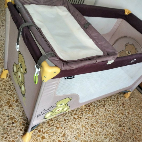 Lorreli playpen complete with Greco strom mattress like new