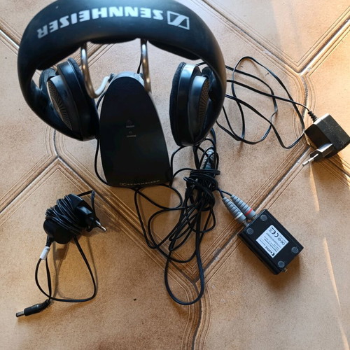 Sennheiser wireless headphones with transmitter base for TV like new