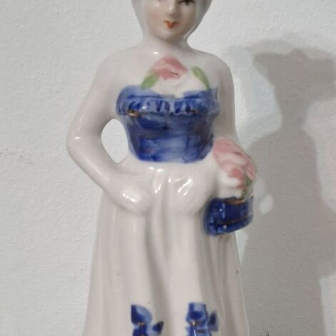 Ceramic Lady Figurine Statue like new