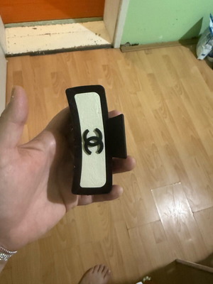 Women's hair clip new, black and white