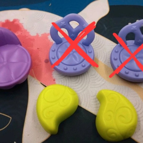 Littlest Pet Shop plastic toy accessories set
