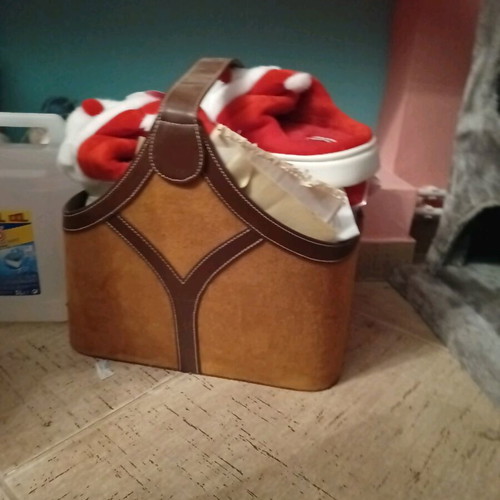 Leather magazine and newspaper holder like new