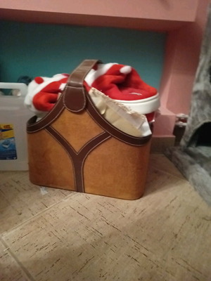 Leather magazine and newspaper holder like new