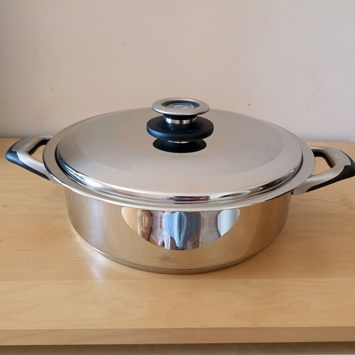 TOF 32cm pot new with lid