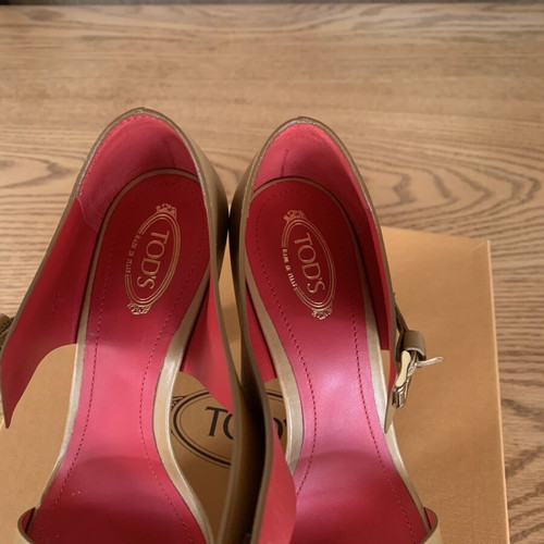 Tod's leather sandals new with red interior details