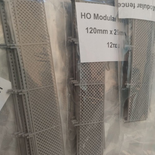 HO Scale Fences like new, set of 10 bags for modeling