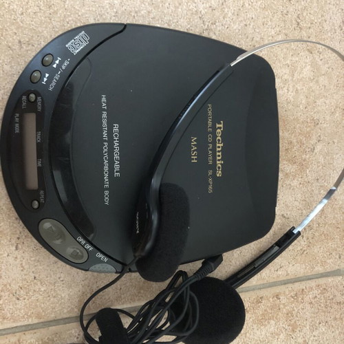 Technics Portable CD-Player SL-XP165 used with Sony headphones